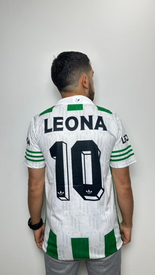 Leona Retro 1997