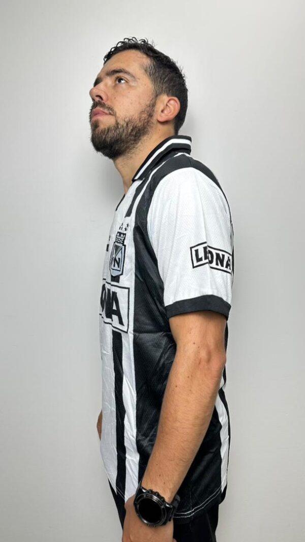 Camileta Leona Retro