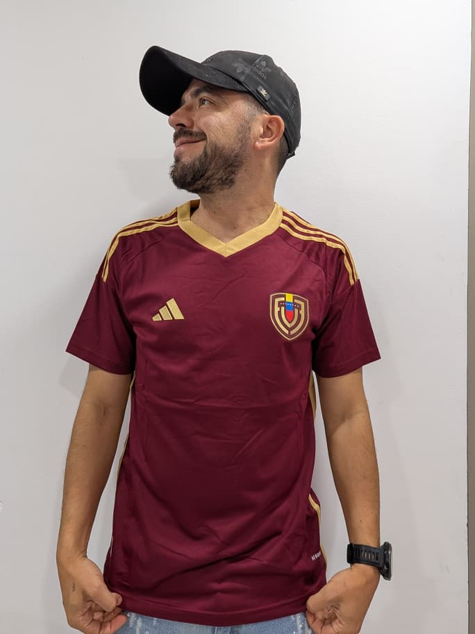 WhatsApp Image 2026-06-14 at 6.06.57 PM (1) La Vinotinto (Camiseta De Venezuela)