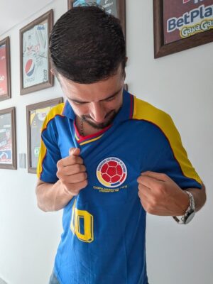 WhatsApp Image 2026-06-21 at 5.58.48 PM Camiseta Colombia Copa Francia 1998 Visitantes (Calidad 1.1)