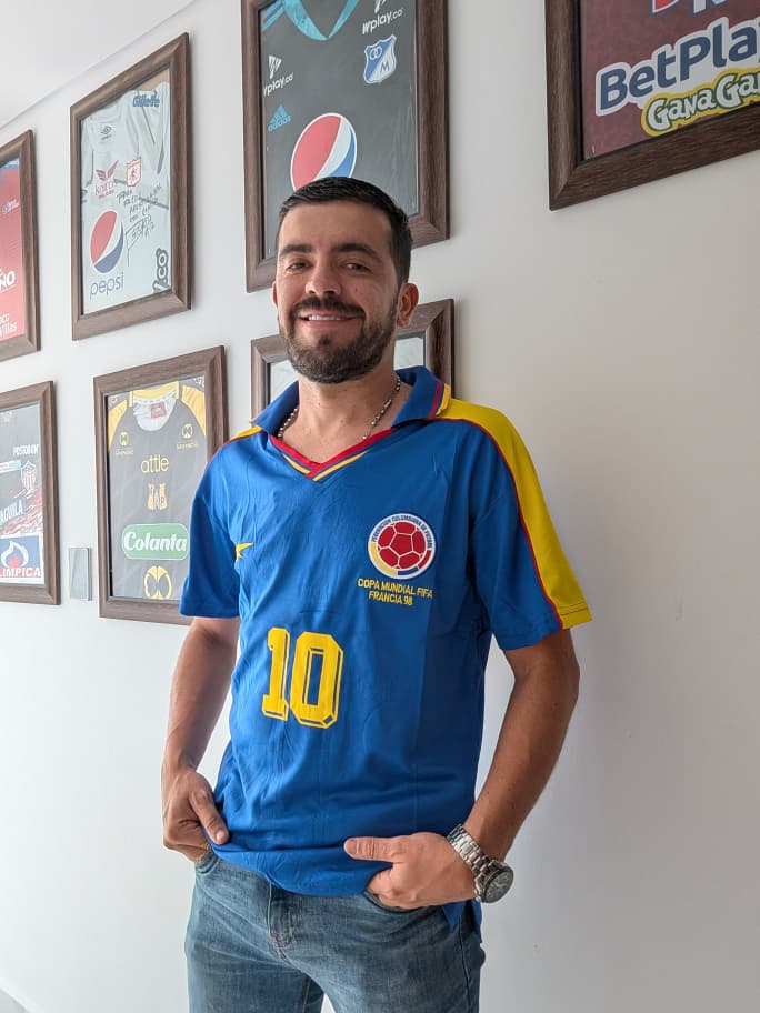 WhatsApp Image 2026-06-21 at 5.58.48 PM Camiseta Colombia Copa Francia 1998 Visitantes (Calidad 1.1)