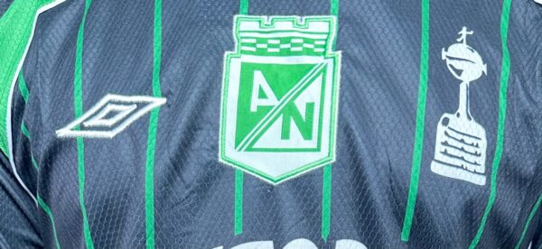 Camiseta Umbro Año 2004 VISITANTES