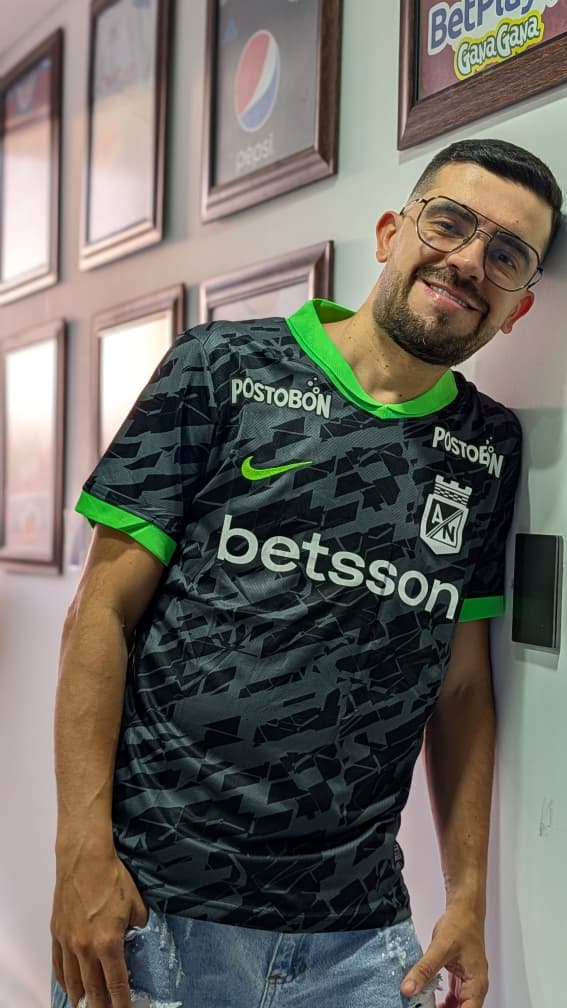 CAMISETA DE CALENTAMIENTO TRIPLE A