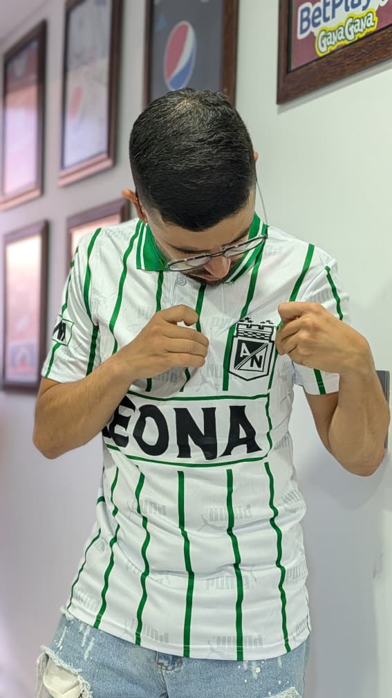 CAMISETA LEONA